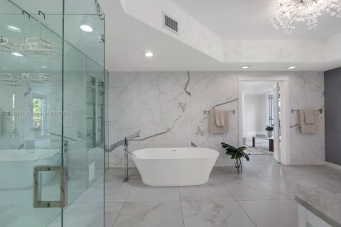 House in Miami Beach, Florida 7 bedrooms, 567.08 sq.m. № 1696931 - photo 26
