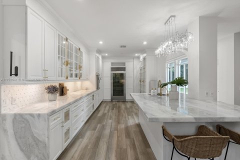 House in Miami Beach, Florida 7 bedrooms, 567.08 sq.m. № 1696931 - photo 13