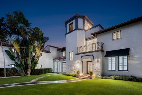House in Miami Beach, Florida 7 bedrooms, 567.08 sq.m. № 1696931 - photo 7