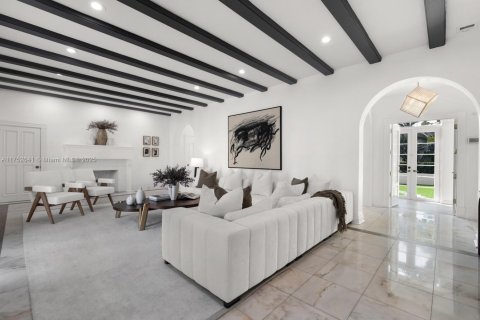 House in Miami Beach, Florida 7 bedrooms, 567.08 sq.m. № 1696931 - photo 20