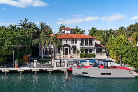 House in Miami Beach, Florida 7 bedrooms, 567.08 sq.m. № 1696931 - photo 2
