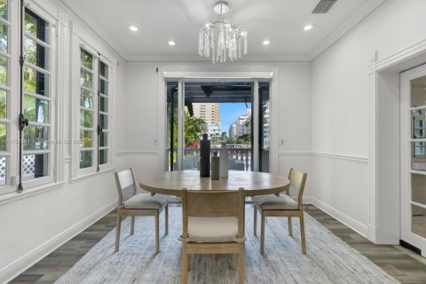 House in Miami Beach, Florida 7 bedrooms, 567.08 sq.m. № 1696931 - photo 16