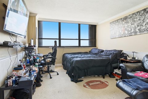 Condo in West Palm Beach, Florida, 2 bedrooms № 2279673 - photo 18