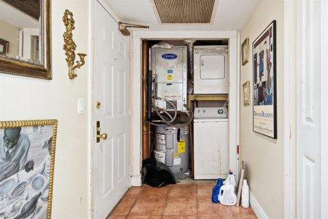 Condo in West Palm Beach, Florida, 2 bedrooms № 2279673 - photo 20