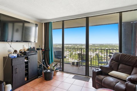 Condo in West Palm Beach, Florida, 2 bedrooms № 2279673 - photo 13
