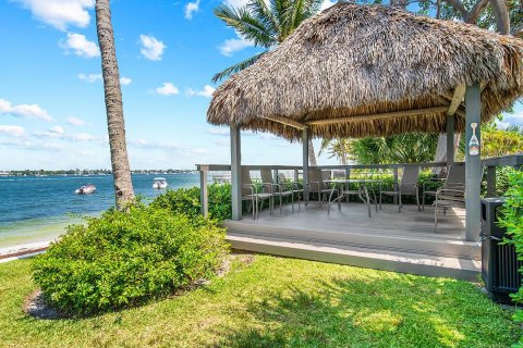 Condo in West Palm Beach, Florida, 2 bedrooms № 2279673 - photo 6