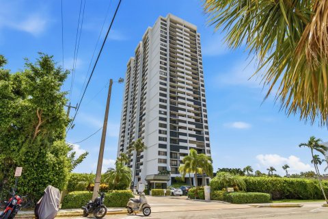 Condo in West Palm Beach, Florida, 2 bedrooms № 2279673 - photo 8