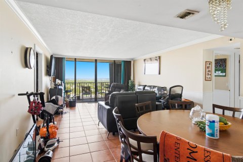Condo in West Palm Beach, Florida, 2 bedrooms № 2279673 - photo 11