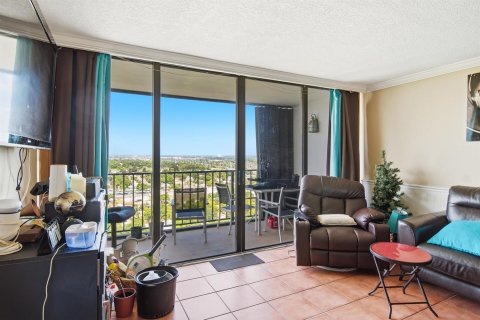 Condo in West Palm Beach, Florida, 2 bedrooms № 2279673 - photo 12