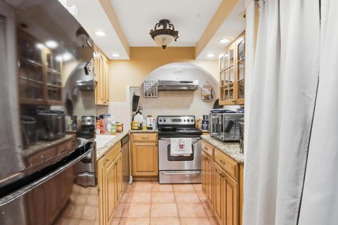 Condo in West Palm Beach, Florida, 2 bedrooms № 2279673 - photo 15