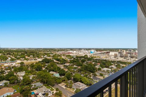 Condo in West Palm Beach, Florida, 2 bedrooms № 2279673 - photo 22