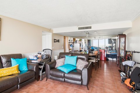 Condo in West Palm Beach, Florida, 2 bedrooms № 2279673 - photo 14