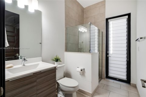 House in Miami, Florida 4 bedrooms, 241.27 sq.m. № 1735870 - photo 21
