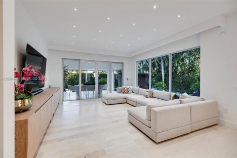 Villa ou maison à vendre à Miami Beach, Floride: 6 chambres, 457.26 m2 № 2154023 - photo 19