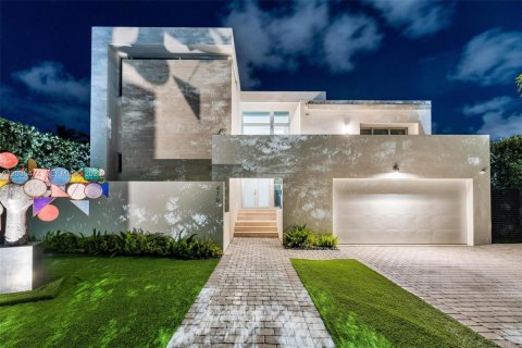 Villa ou maison à Miami Beach, Floride 6 chambres, 457.26 m2 № 2154023