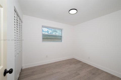 Casa en venta en Pompano Beach, Florida, 5 dormitorios, 103.31 m2 № 1986188 - foto 19