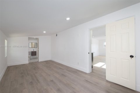 Casa en venta en Pompano Beach, Florida, 5 dormitorios, 103.31 m2 № 1986188 - foto 15