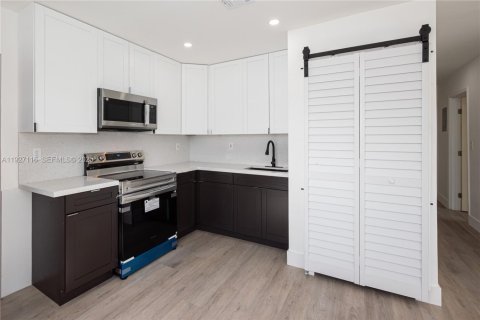 Casa en venta en Pompano Beach, Florida, 5 dormitorios, 103.31 m2 № 1986188 - foto 12