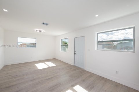 Casa en venta en Pompano Beach, Florida, 5 dormitorios, 103.31 m2 № 1986188 - foto 10