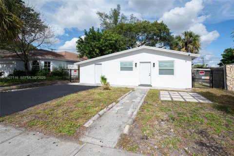 Casa en venta en Pompano Beach, Florida, 5 dormitorios, 103.31 m2 № 1986188 - foto 6