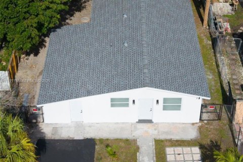 Casa en venta en Pompano Beach, Florida, 5 dormitorios, 103.31 m2 № 1986188 - foto 7