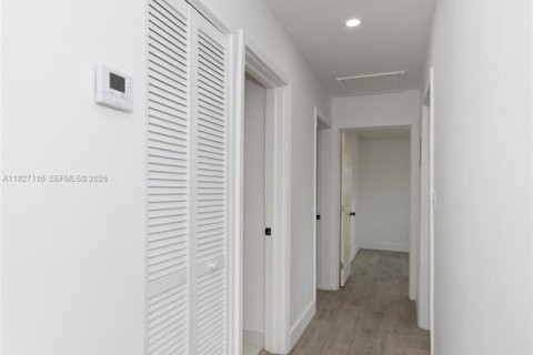 Casa en venta en Pompano Beach, Florida, 5 dormitorios, 103.31 m2 № 1986188 - foto 18