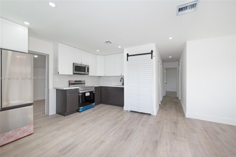 Casa en venta en Pompano Beach, Florida, 5 dormitorios, 103.31 m2 № 1986188 - foto 11