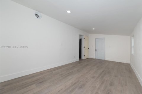 Casa en venta en Pompano Beach, Florida, 5 dormitorios, 103.31 m2 № 1986188 - foto 17