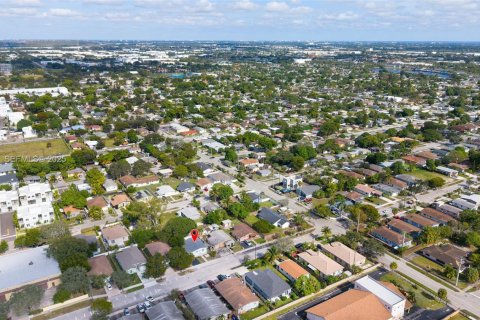 Casa en venta en Pompano Beach, Florida, 5 dormitorios, 103.31 m2 № 1986188 - foto 3