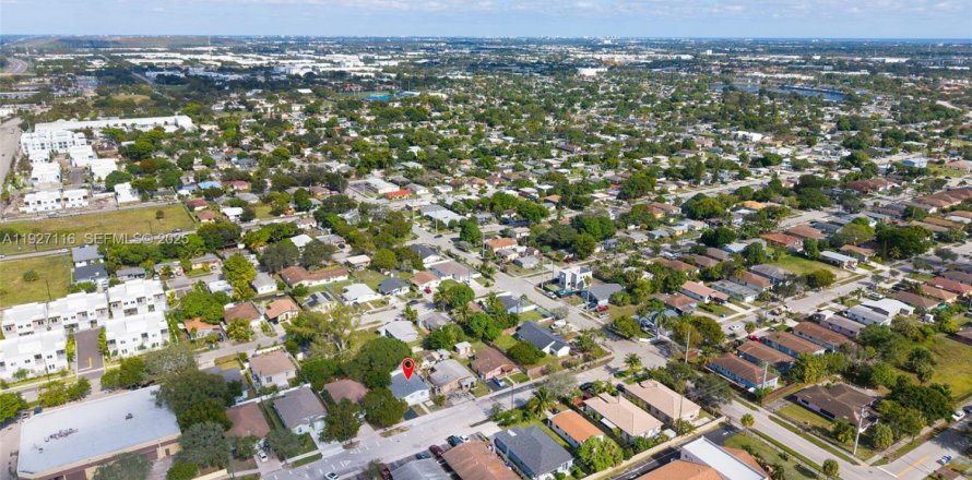 Casa en Pompano Beach, Florida 5 dormitorios, 103.31 m2 № 1986188