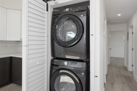 Casa en venta en Pompano Beach, Florida, 5 dormitorios, 103.31 m2 № 1986188 - foto 13