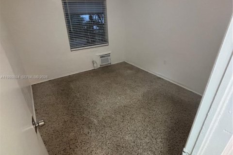 Casa en alquiler en Fort Lauderdale, Florida, 1 dormitorio, 354.79 m2 № 2044173 - foto 2