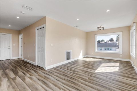 Immobilier commercial à vendre à Daytona Beach, Floride: 4 chambres, 167.97 m2 № 2430544 - photo 21