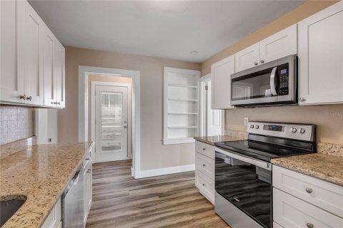 Immobilier commercial à vendre à Daytona Beach, Floride: 4 chambres, 167.97 m2 № 2430544 - photo 10