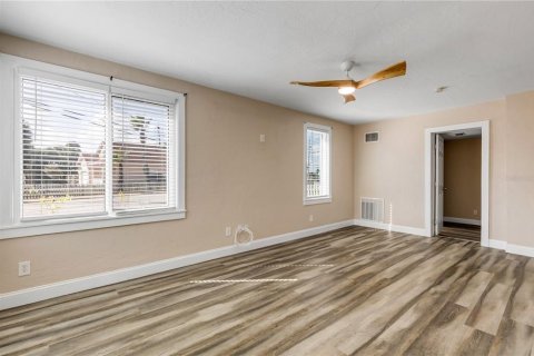 Immobilier commercial à vendre à Daytona Beach, Floride: 4 chambres, 167.97 m2 № 2430544 - photo 8