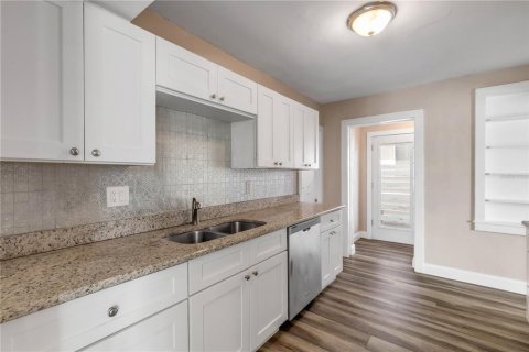 Immobilier commercial à vendre à Daytona Beach, Floride: 4 chambres, 167.97 m2 № 2430544 - photo 9