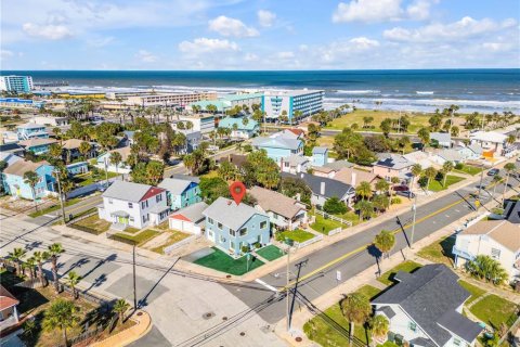 Immobilier commercial à vendre à Daytona Beach, Floride: 4 chambres, 167.97 m2 № 2430544 - photo 2