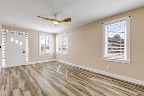Immobilier commercial à vendre à Daytona Beach, Floride: 4 chambres, 167.97 m2 № 2430544 - photo 6