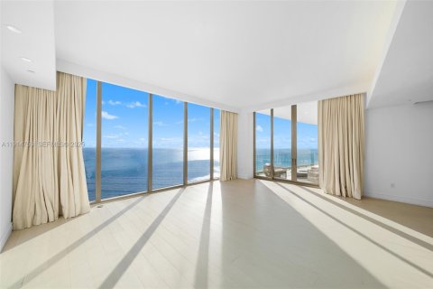 Condominio en venta en Sunny Isles Beach, Florida, 4 dormitorios, 517.74 m2 № 2034367 - foto 10
