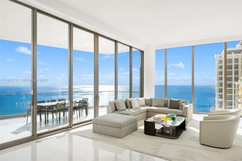 Condominio en Sunny Isles Beach, Florida, 4 dormitorios  № 2034367