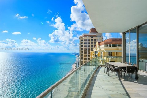 Condominio en venta en Sunny Isles Beach, Florida, 4 dormitorios, 517.74 m2 № 2034367 - foto 17