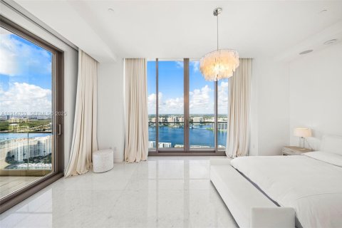 Condominio en venta en Sunny Isles Beach, Florida, 4 dormitorios, 517.74 m2 № 2034367 - foto 19