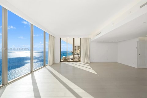 Condominio en venta en Sunny Isles Beach, Florida, 4 dormitorios, 517.74 m2 № 2034367 - foto 11