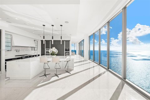 Condominio en venta en Sunny Isles Beach, Florida, 4 dormitorios, 517.74 m2 № 2034367 - foto 7