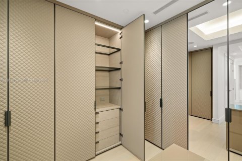 Condominio en venta en Sunny Isles Beach, Florida, 4 dormitorios, 517.74 m2 № 2034367 - foto 15