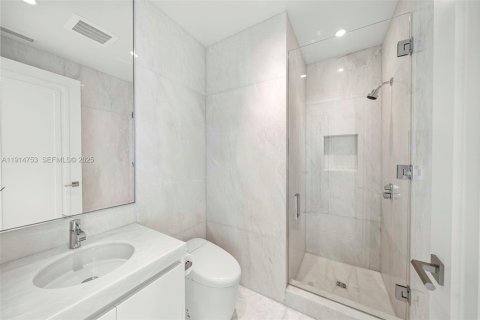 Condominio en venta en Sunny Isles Beach, Florida, 4 dormitorios, 517.74 m2 № 2034367 - foto 20