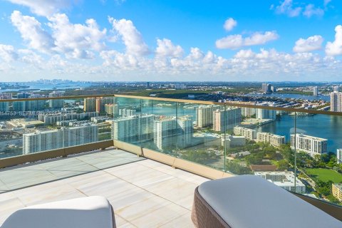 Condominio en venta en Sunny Isles Beach, Florida, 4 dormitorios, 517.74 m2 № 2034367 - foto 21