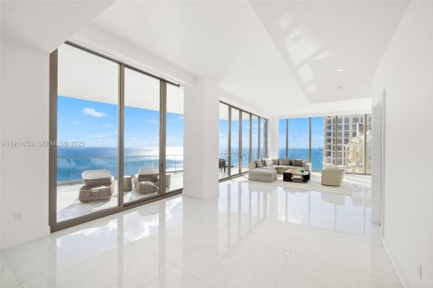 Condominio en venta en Sunny Isles Beach, Florida, 4 dormitorios, 517.74 m2 № 2034367 - foto 5