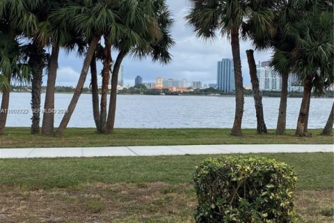 Condo in West Palm Beach, Florida, 1 bedroom  № 2069222 - photo 6