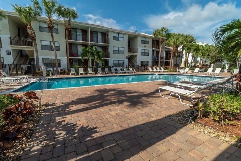 Condo in West Palm Beach, Florida, 1 bedroom  № 2069222 - photo 4